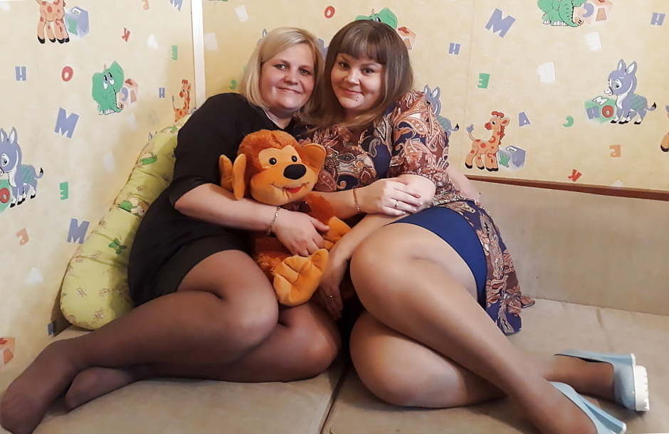 Sexy MILFs - Thick Thighs